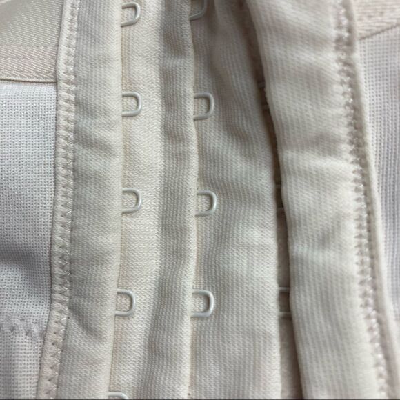 CACIQUE, Women’s light beige bra, Size‎ 46C, NO UNDERWIRE, adjustable straps - Picture 3 of 9